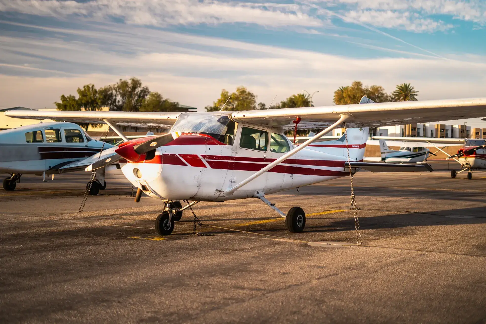 Front-left view of 1978 Cessna 172N N4928E