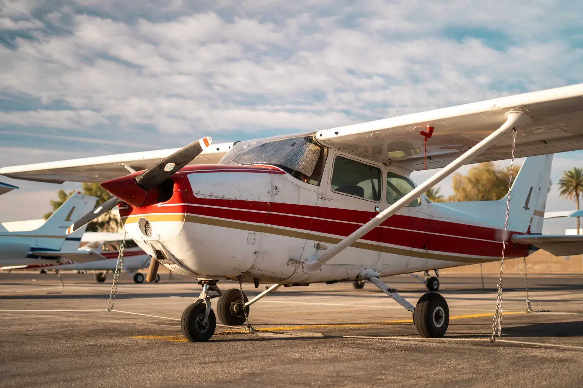 Front-right view of a Cessna 172N